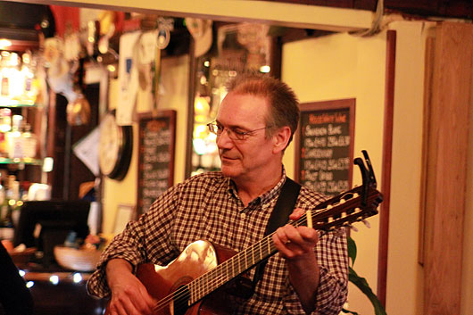 Robin Laing: Live in Devonport, Sunday 15 October