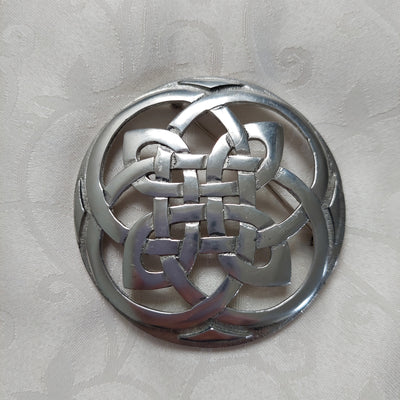 Ladies Tartan Sash & Brooch Hire